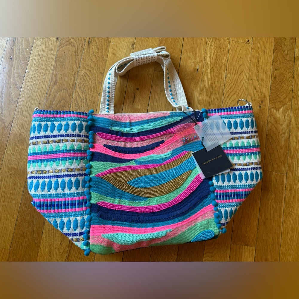 NWT America & Beyond Tote - Picture 2 of 5